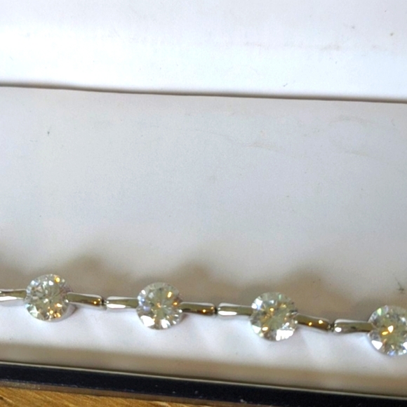 Silver cubic zurconia diamond bracelet - Picture 2 of 4